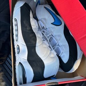 Nike Men's Black, White, and Blue Sneakers